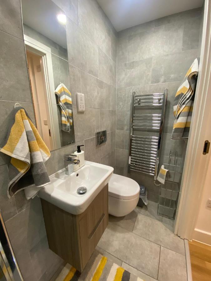 Modern 2 Bed Apartment With Juliet Balcony - Dhb Stays Leeds  Zewnętrze zdjęcie