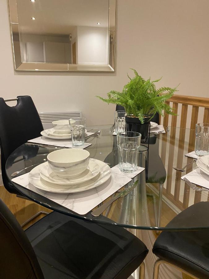 Modern 2 Bed Apartment With Juliet Balcony - Dhb Stays Leeds  Zewnętrze zdjęcie