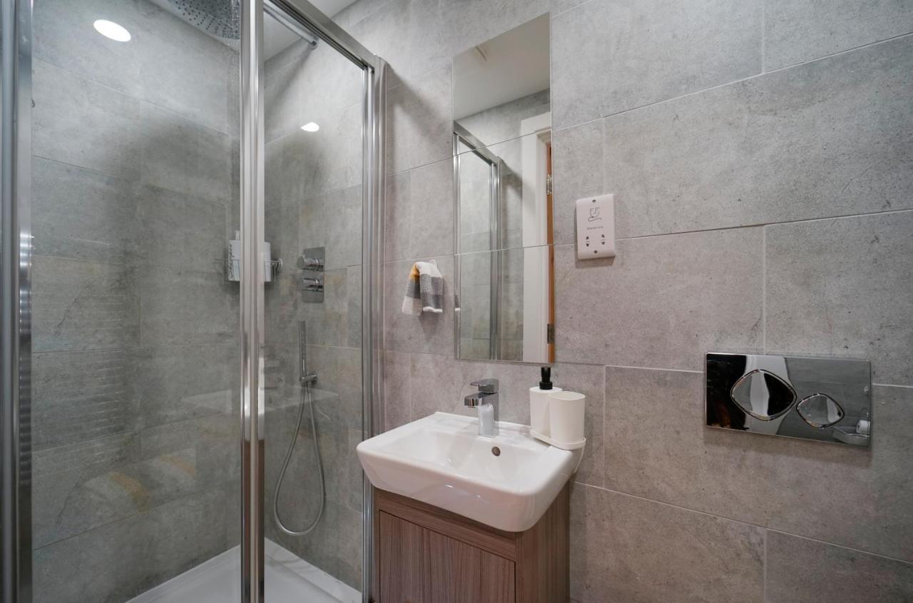 Modern 2 Bed Apartment With Juliet Balcony - Dhb Stays Leeds  Zewnętrze zdjęcie